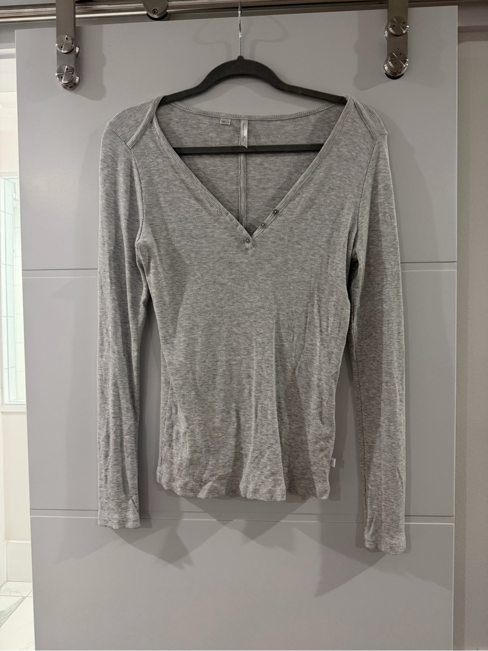 Travis Mathew Heather Gray Long-Sleeve V-Neck Top